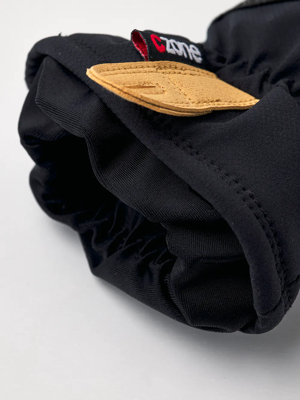 Black fabric children’s glove (3 of 6)