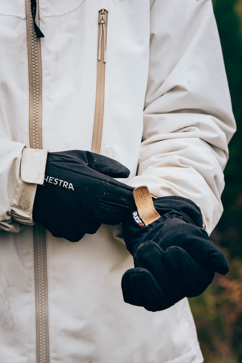 Black fabric children’s glove (6 of 6)