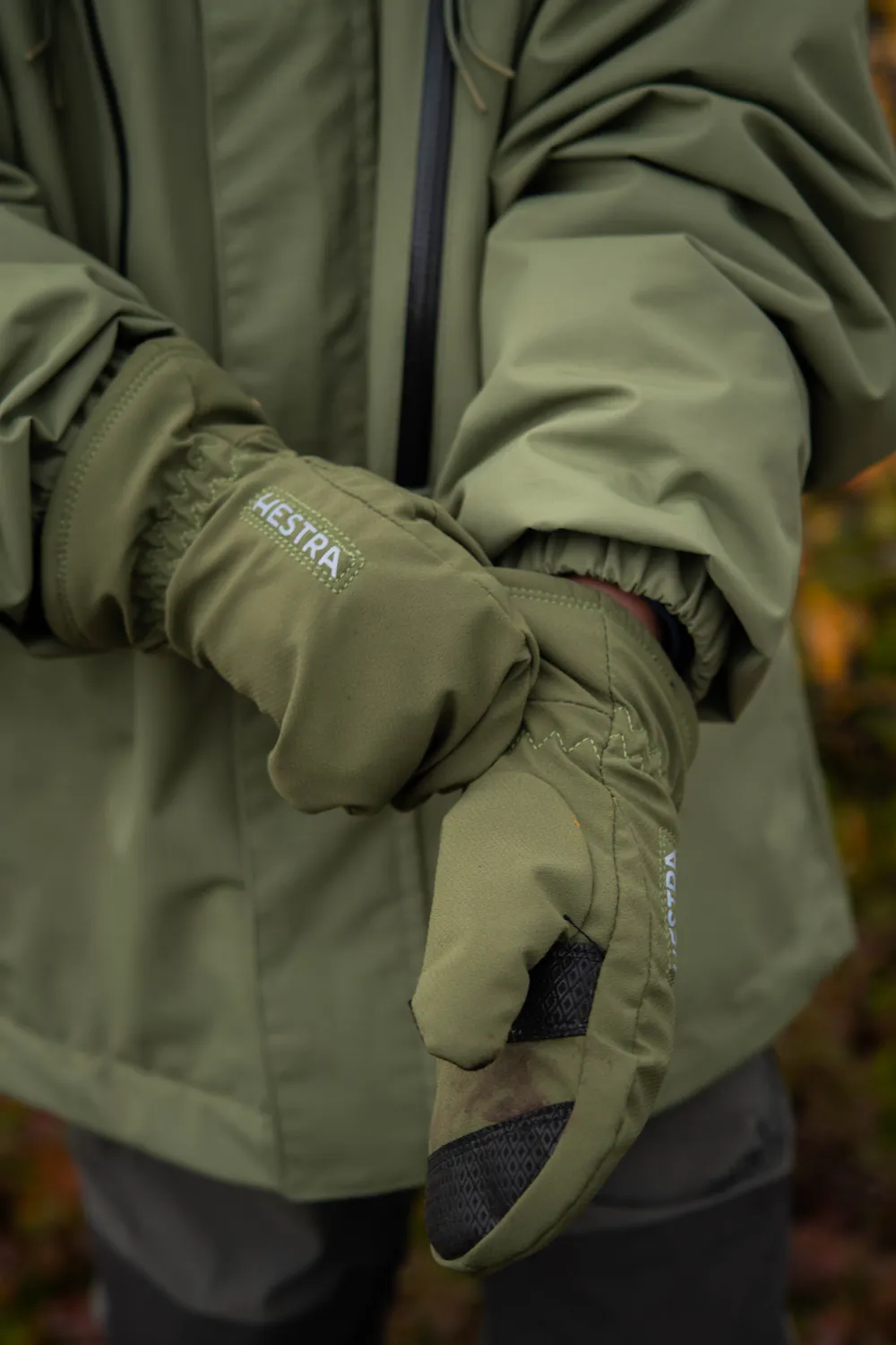 Moss green fabric mitten (6 of 6)