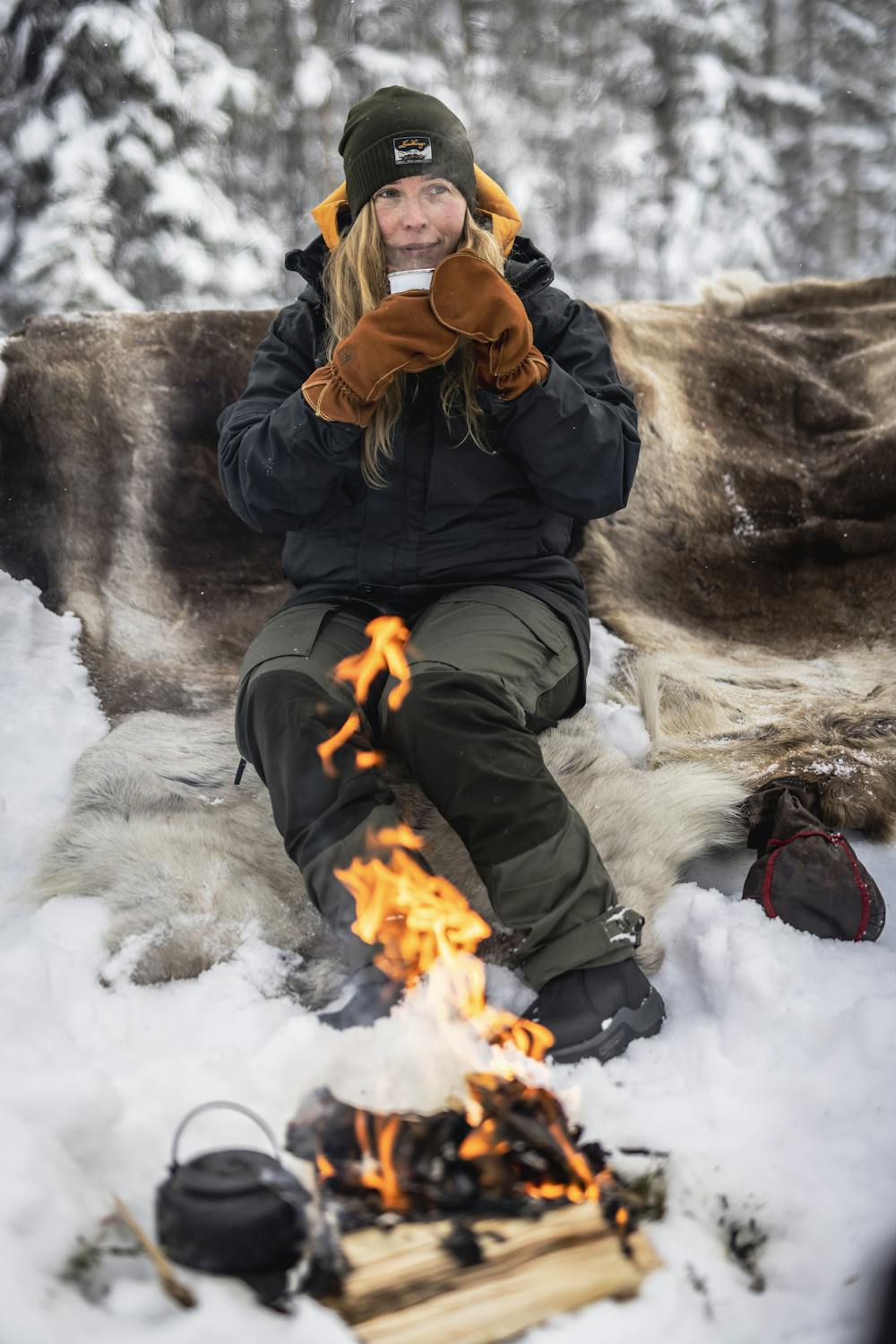 Brown cow nubuck mitten with knitted lining (2 of 8)