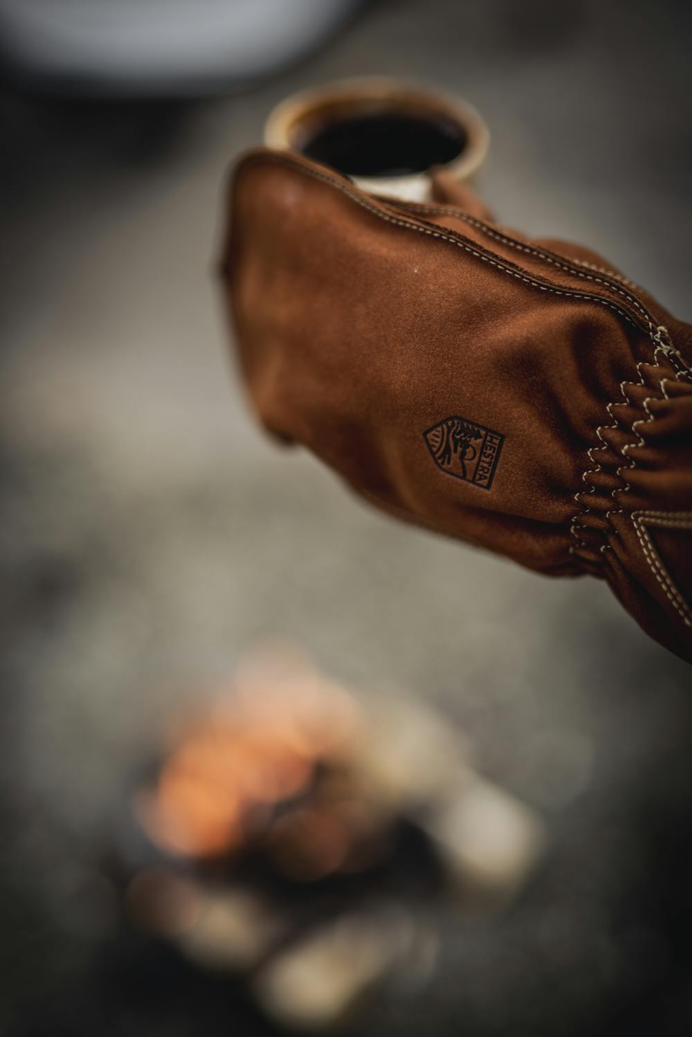 Brown cow nubuck mitten with knitted lining (6 of 8)