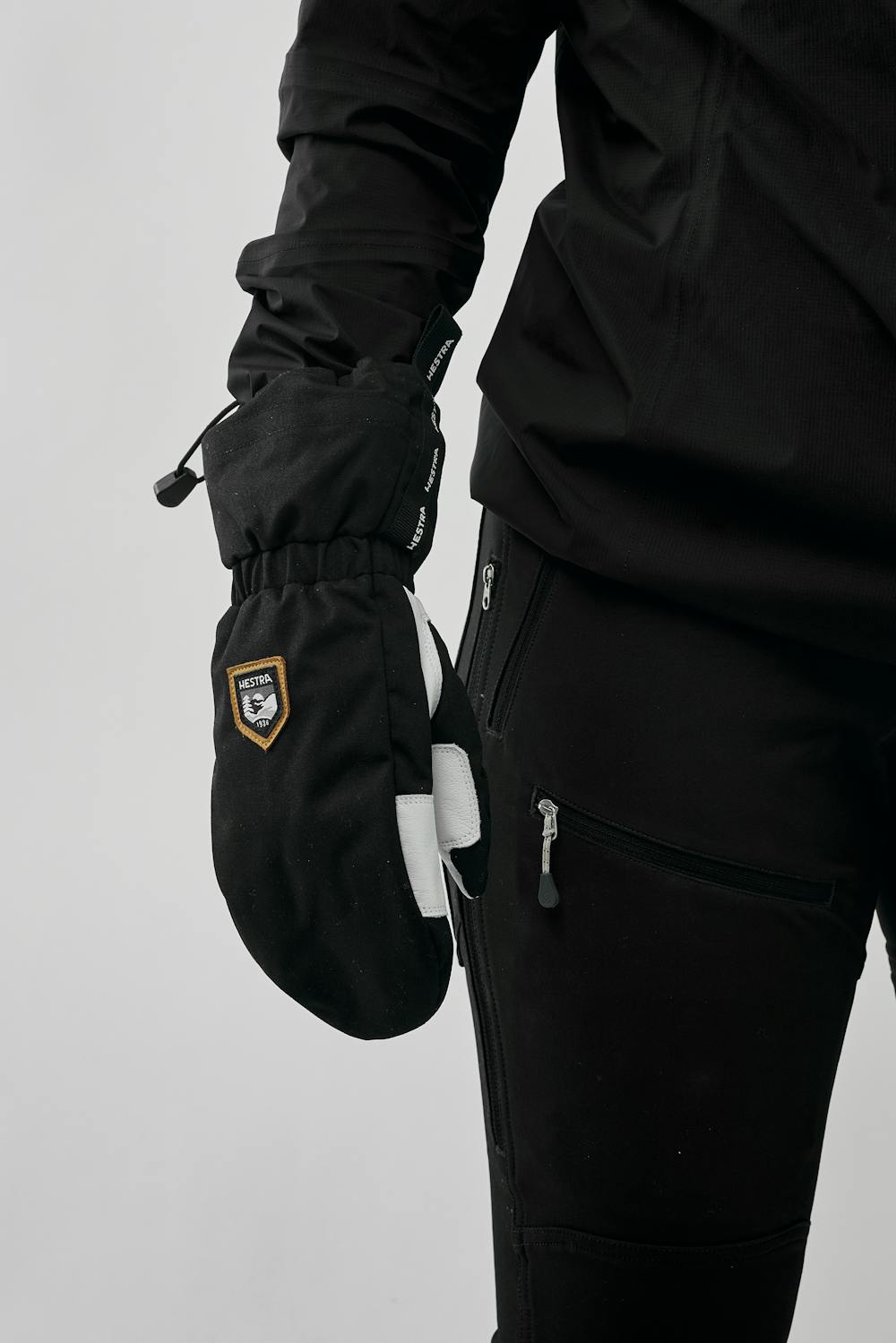 Army Leather Altitude Mitt in the color Black (4 of 7)