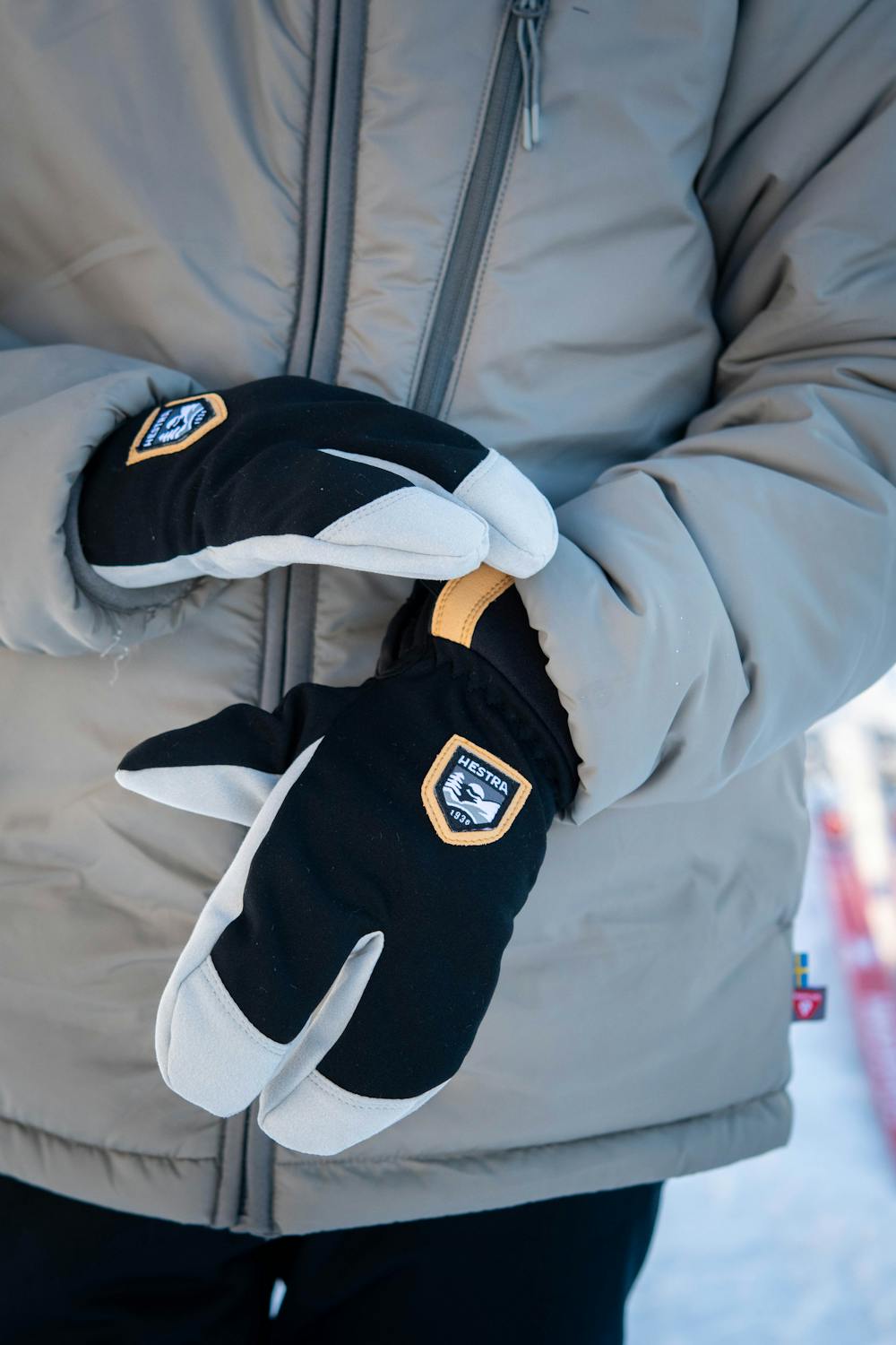 Black fabric lobster glove with white palm (5 of 7)