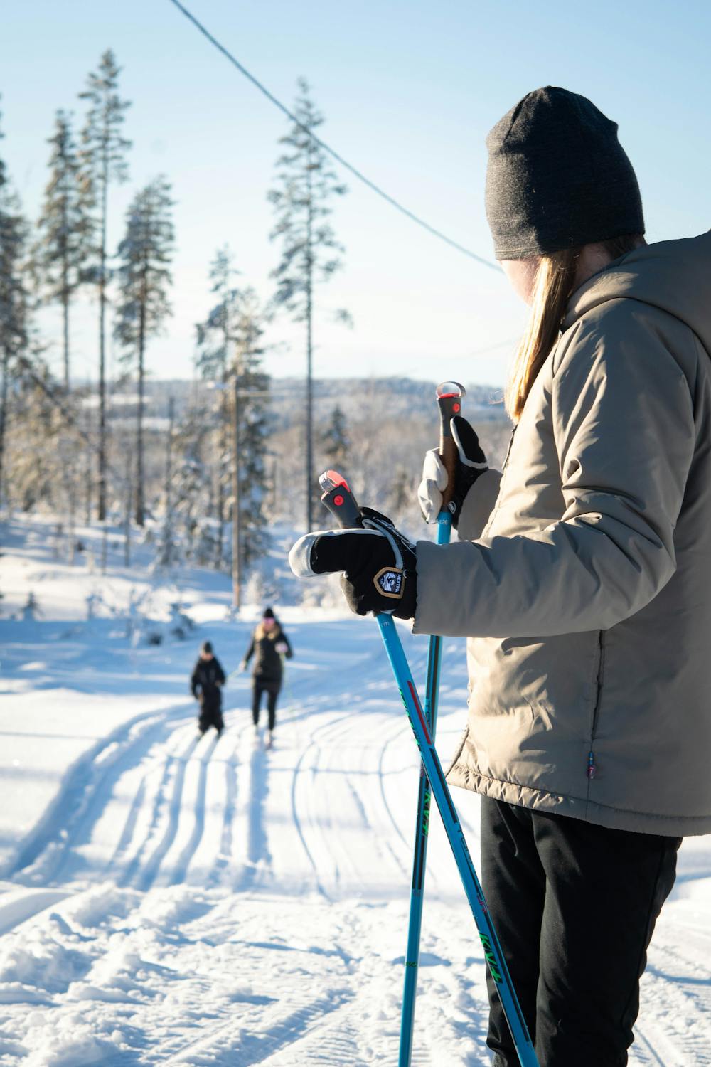 Black fabric lobster glove with white palm (7 of 7)