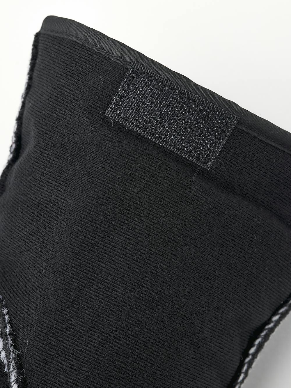 Black machine-sewn liner glove (2 of 4)