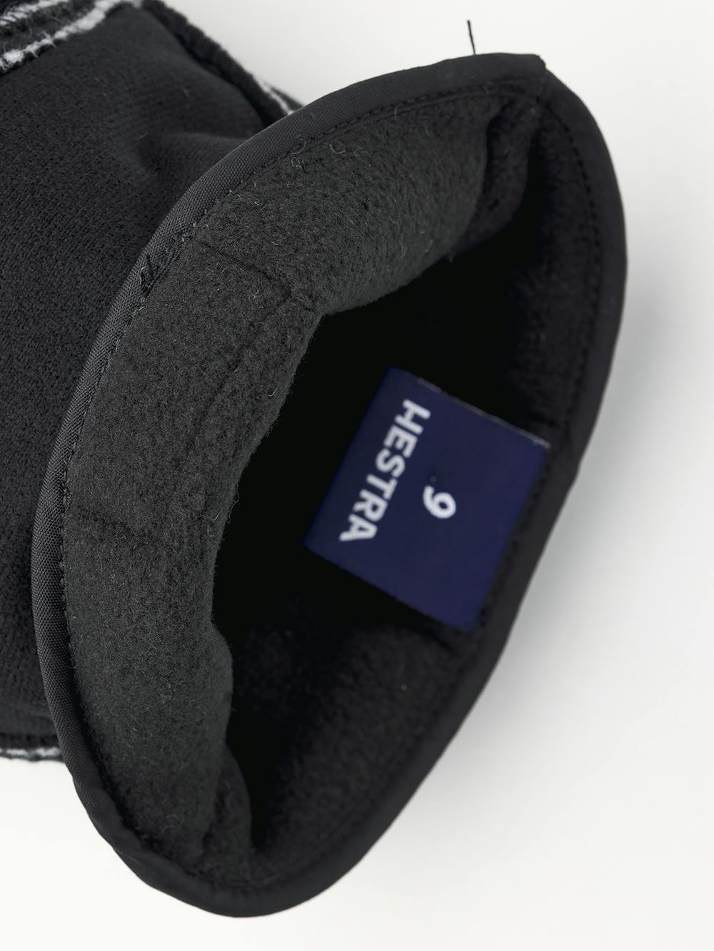 Svart maskinsytt tumfoder
 (4 av 4)