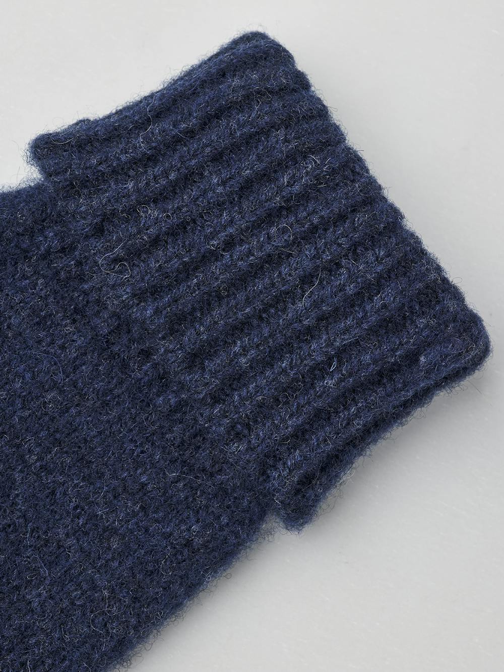 Dark blue knitted mitten in wool  (3 of 3)