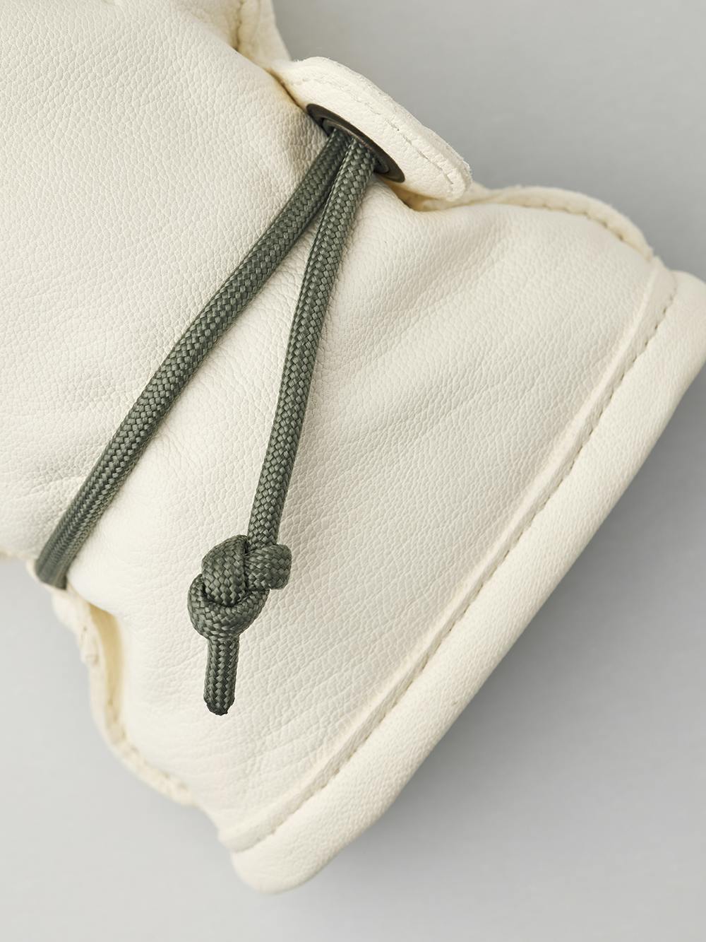 White cow hide ski glove with wrist adjustment  (4 of 5)