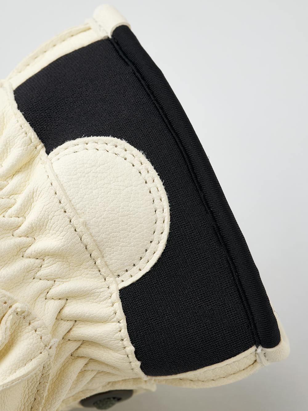 White cow hide mitten with wrist adjustment (4 of 6)