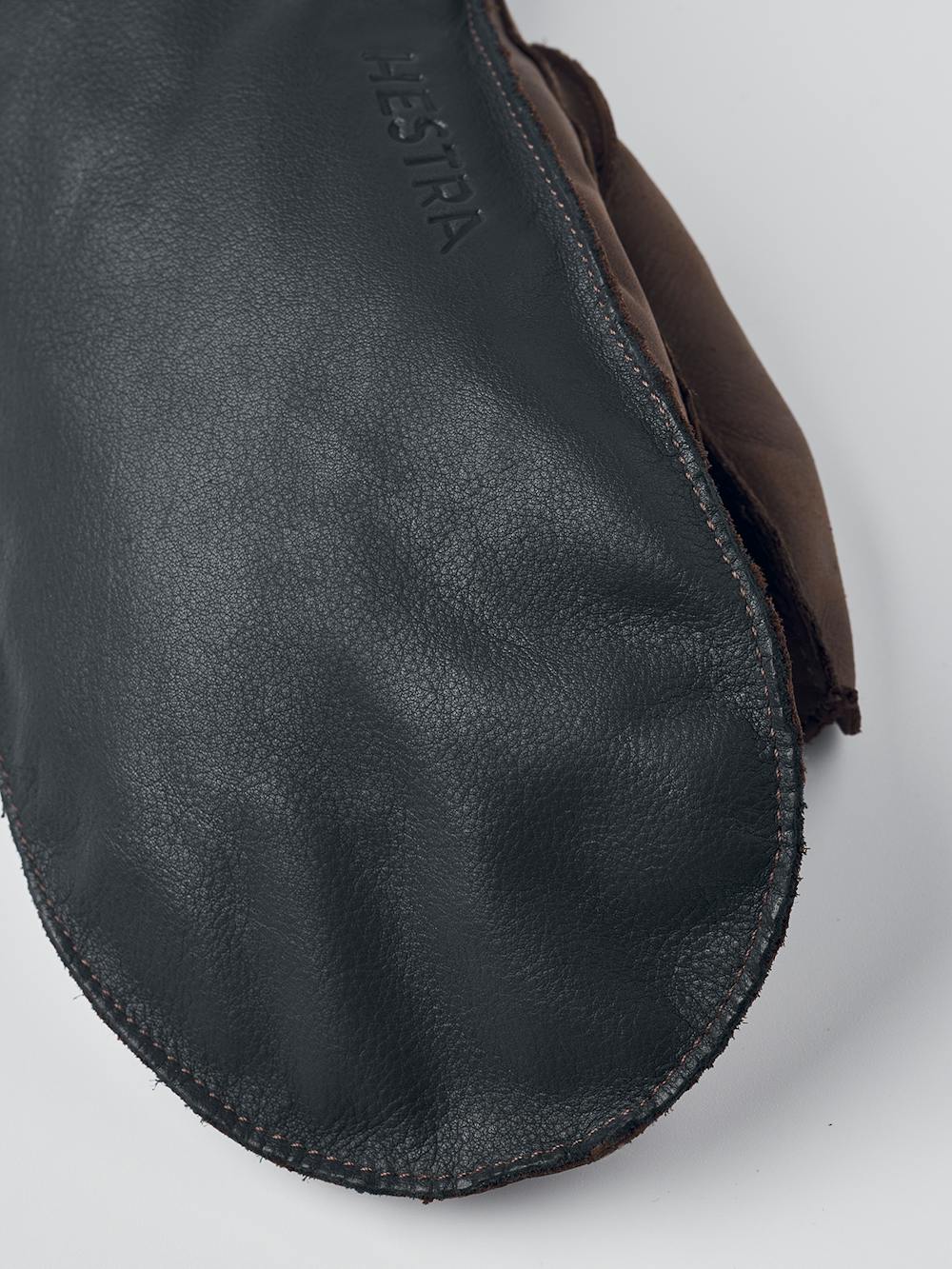 Dunkelblauer Fausthandschuh aus Rindsleder mit dunkelbrauner Innenhand und verstellbarem Handgelenkverschluss (2 oder 6)