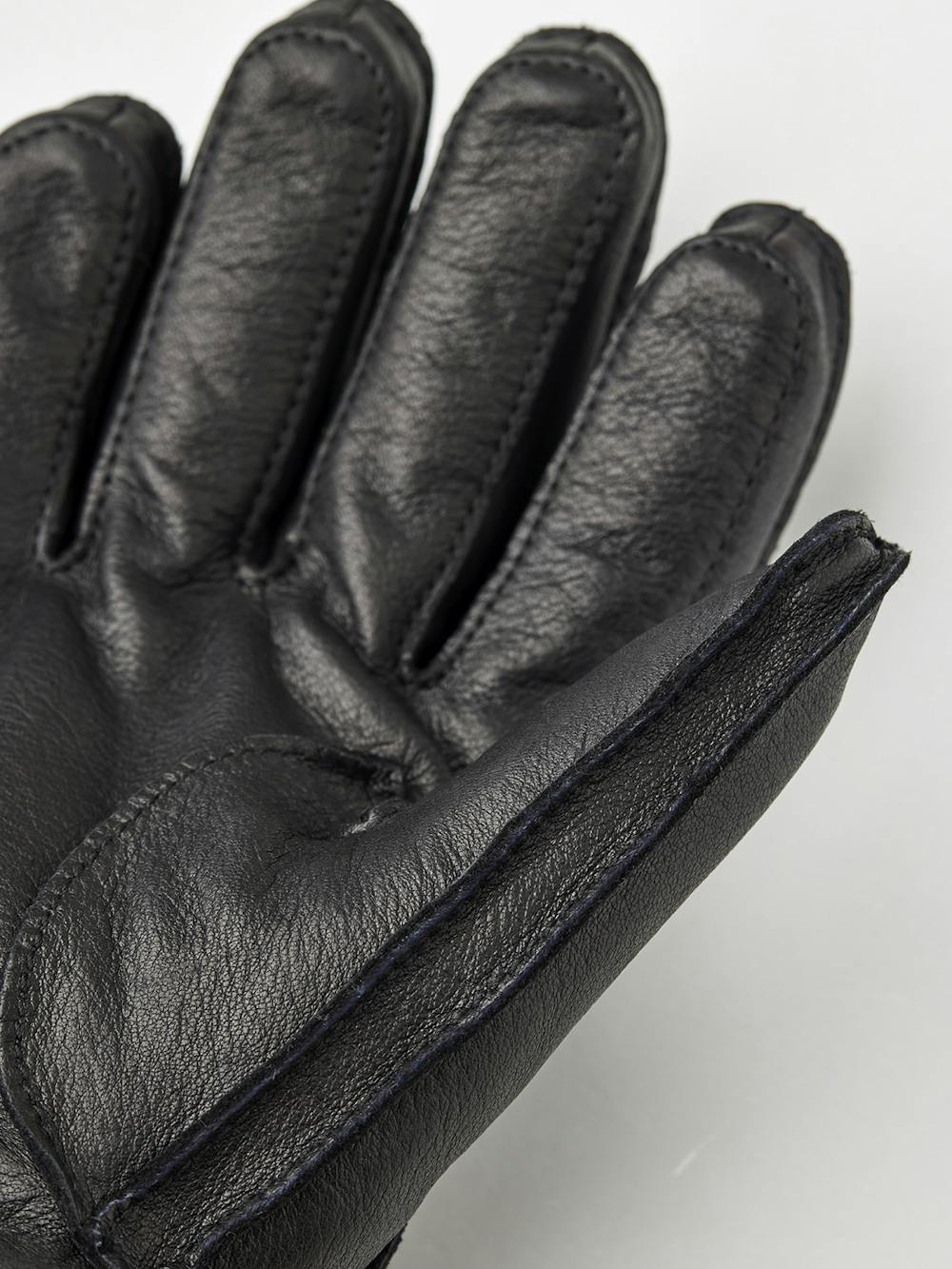 Black machine-sewn deerskin glove with knitted cuff
(3 of 3)