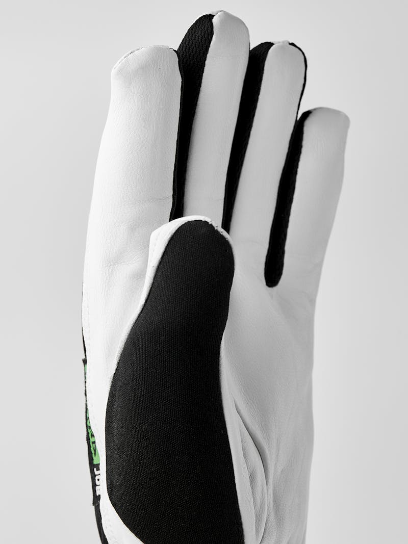 Kobolt CZone in the color Black (2 of 4)