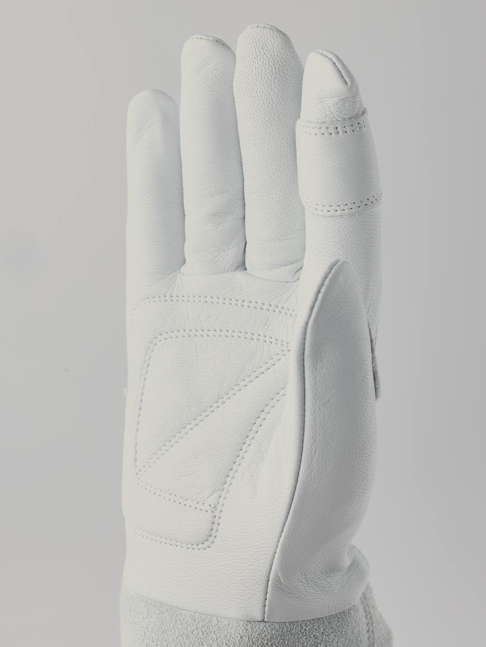 Garden Rose Glove in the color Offwhite (3 of 5)