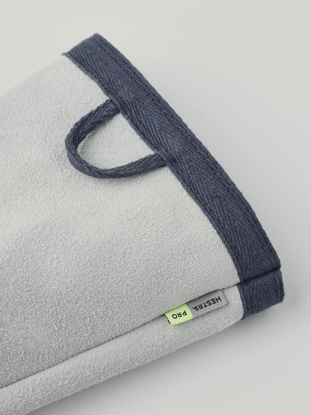 Garden Rose Glove in the color Offwhite (2 of 5)