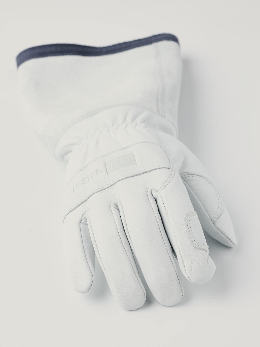 Garden Rose Glove in the color Offwhite (5 of 5)