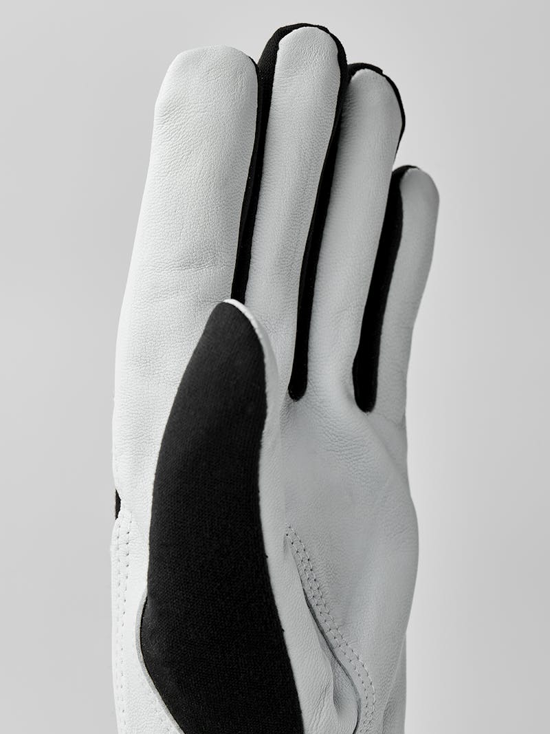 Ferrum in the color Black (2 of 4)