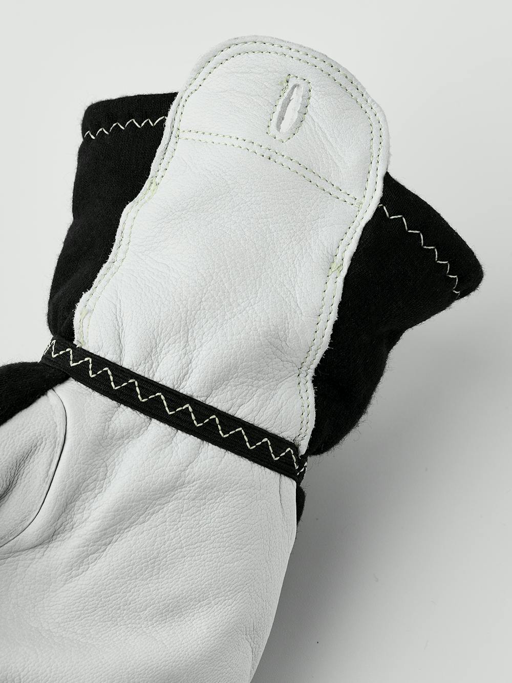 Ljusbåge handske fodrad in the color Black (5 of 5)