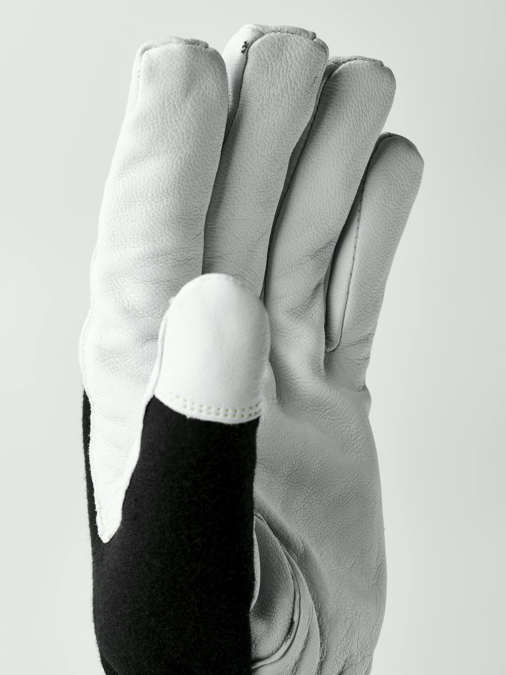 Ljusbåge handske fodrad in the color Black (2 of 5)