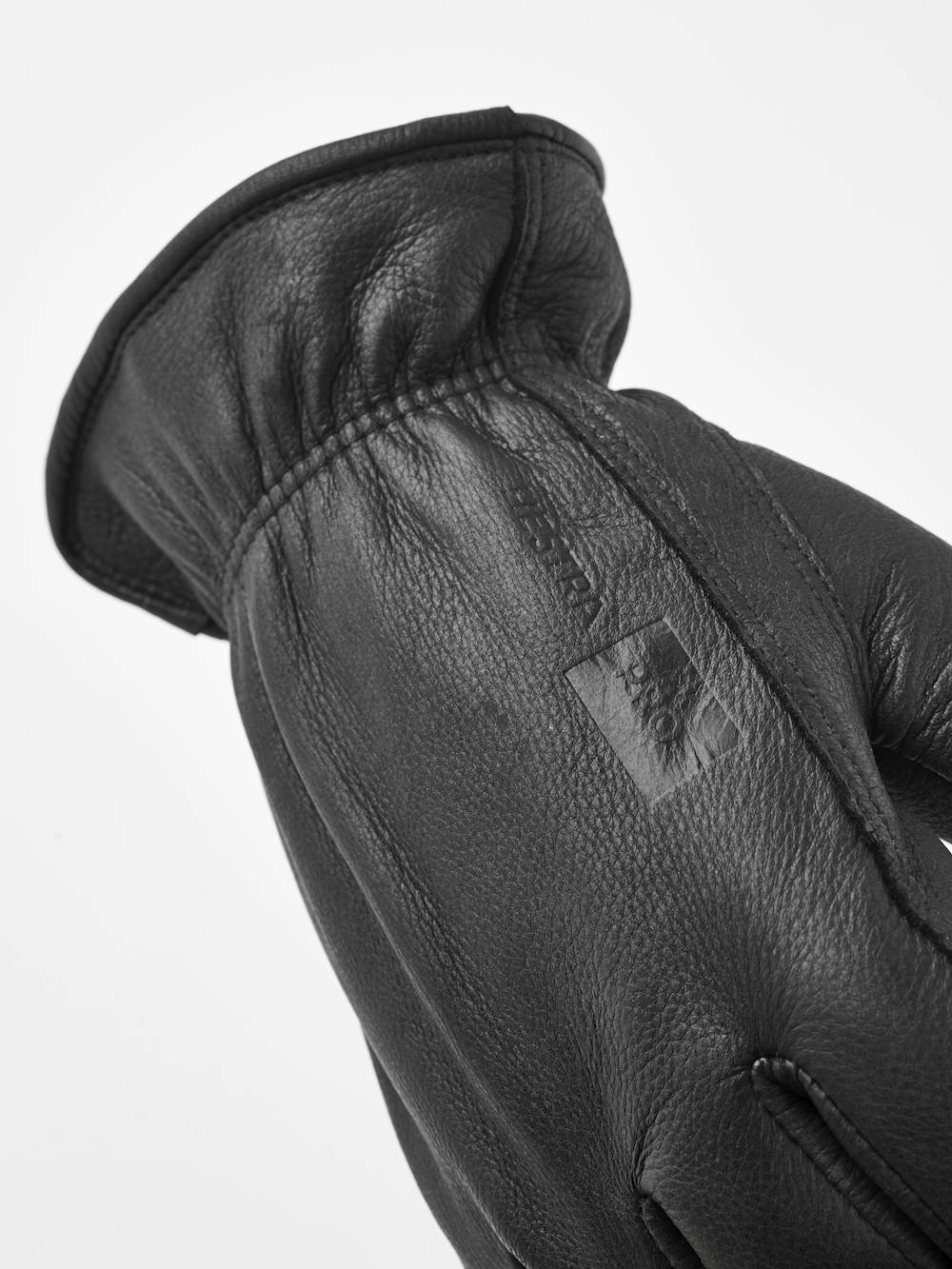 Drivers Winter in the color Black (3 of 5)