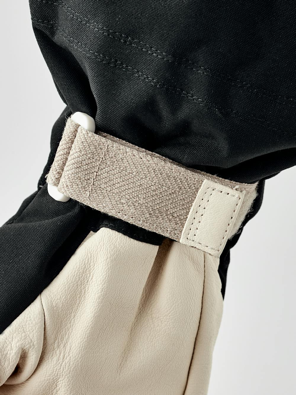 Black ski glove with white goat leather palm (5 of 6)
