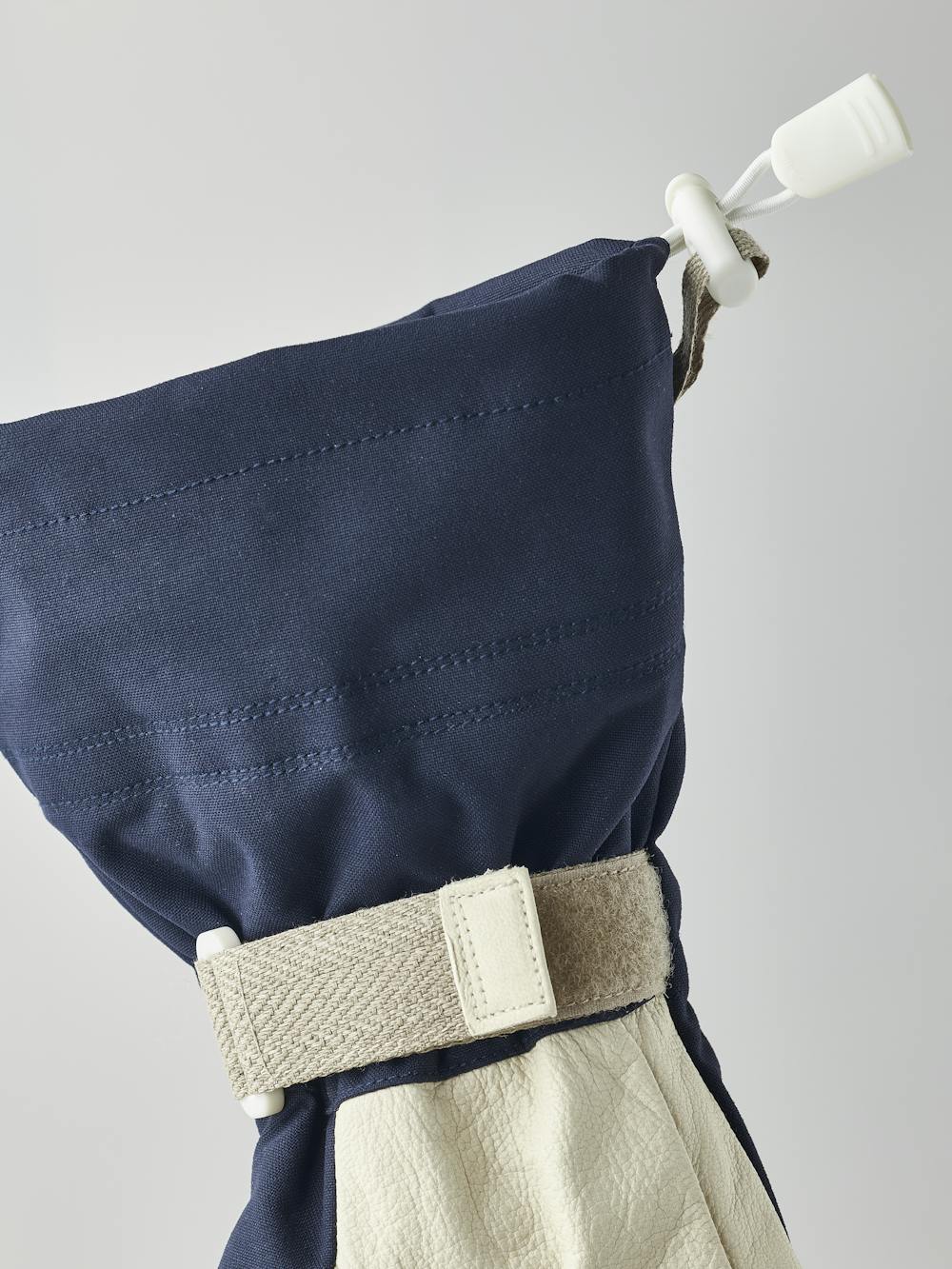 Mono Wool 5-finger in the color Navy (3 of 6)