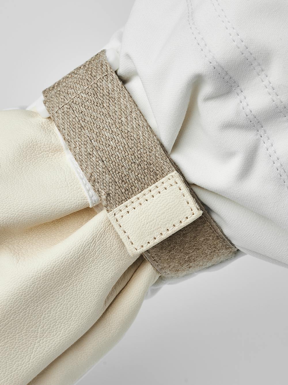 White mitten with goat leather palm (7 of 10)