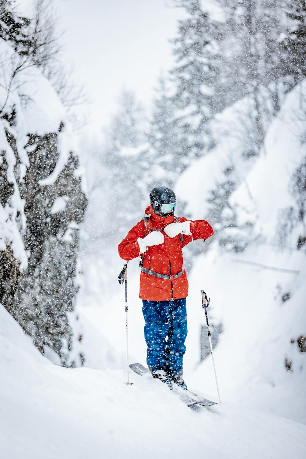 White mitten with goat leather palm (10 of 10)