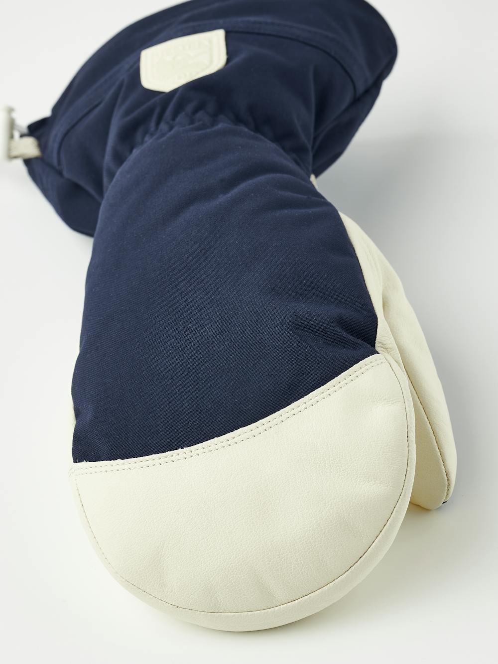 Mono Wool Mitt in the color Navy (4 of 6)