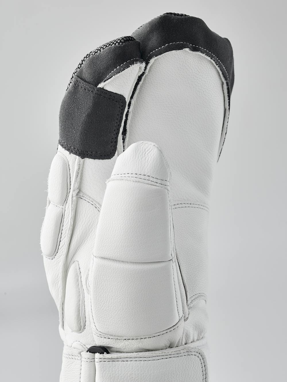 Vit och grå trefingershandske i getskinn
(4 av 5)