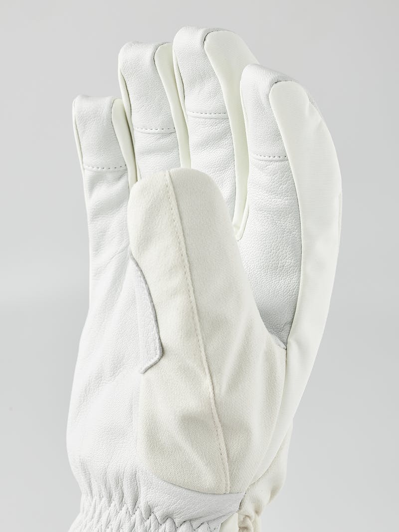 Powder Short in the color Offwhite (4 of 5)