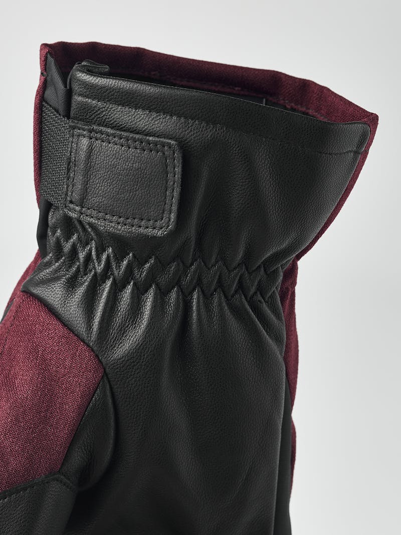 Powder Short in the color Bordeaux (4 of 5)