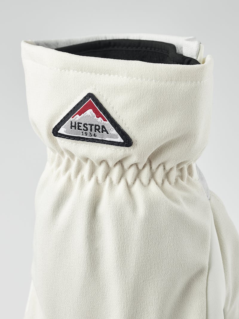 Powder Short in the color Offwhite (5 of 5)