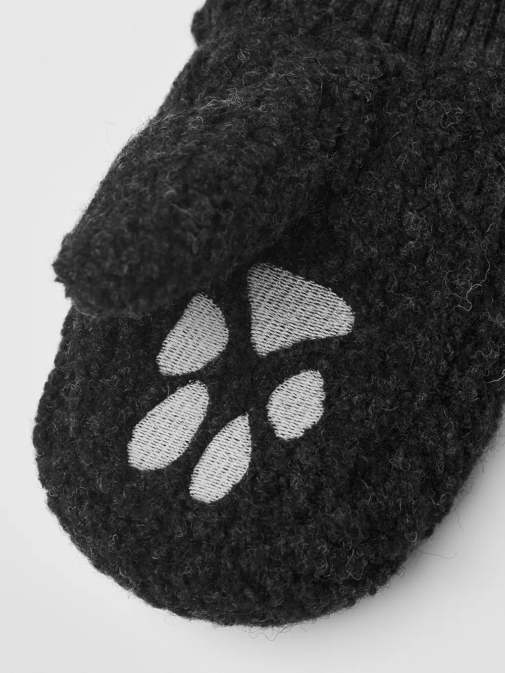 Dark gray mitten in teddy fleece (3 of 3)