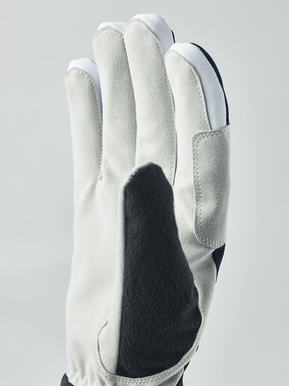 Mörkblå längdskidhandske i tyg med vit innerhand i syntetisk mocka
 (2 av 5)