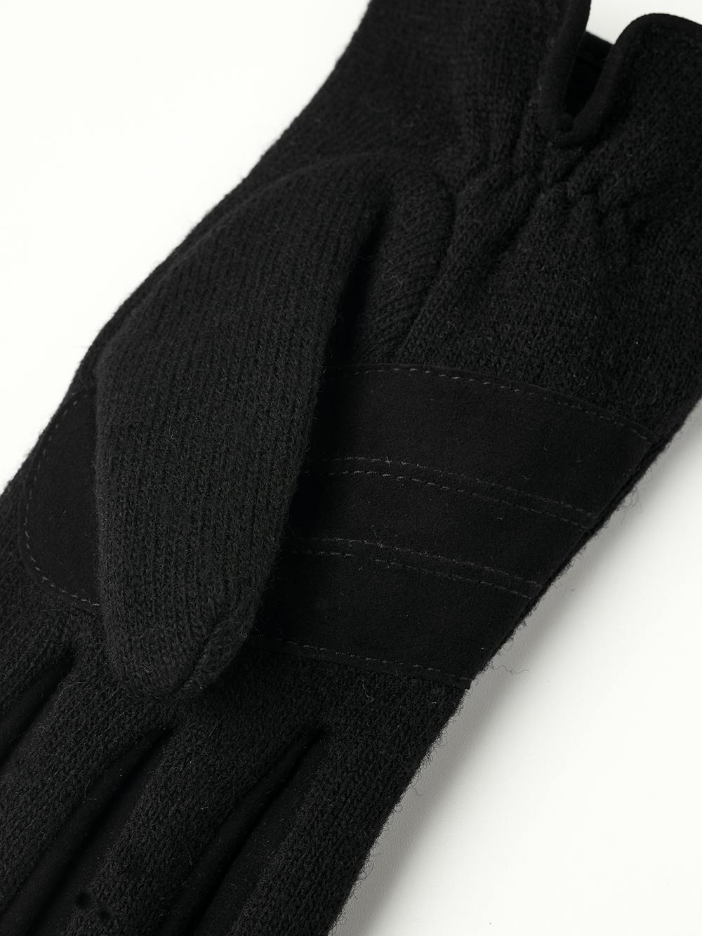 Black wool jersey glove with suede details
(5 of 5)