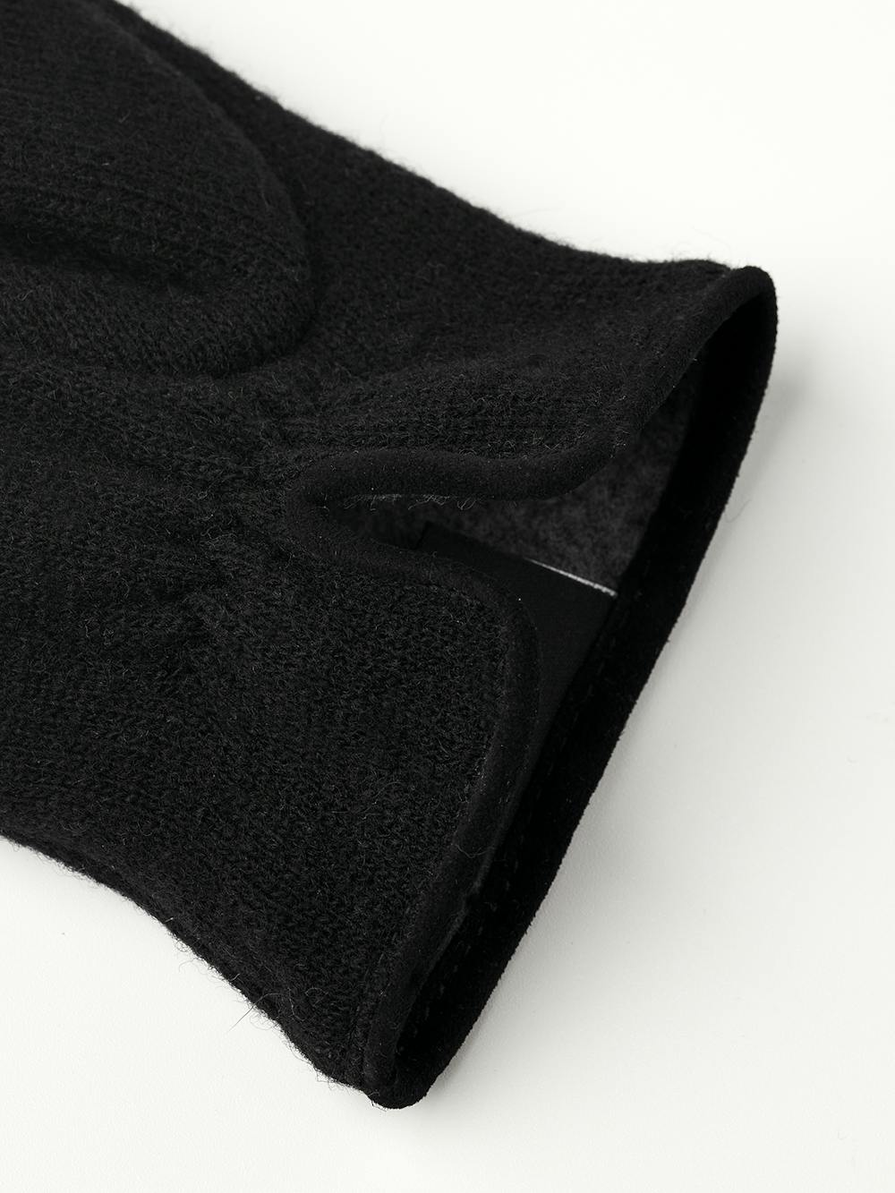 Black wool jersey glove with suede details
(4 of 5)