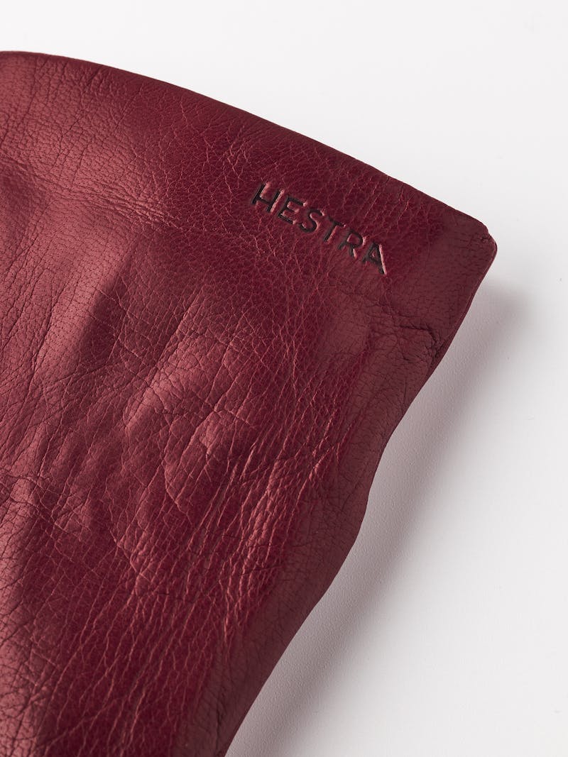 Laura i färgen Mörkröd (4 av 6)