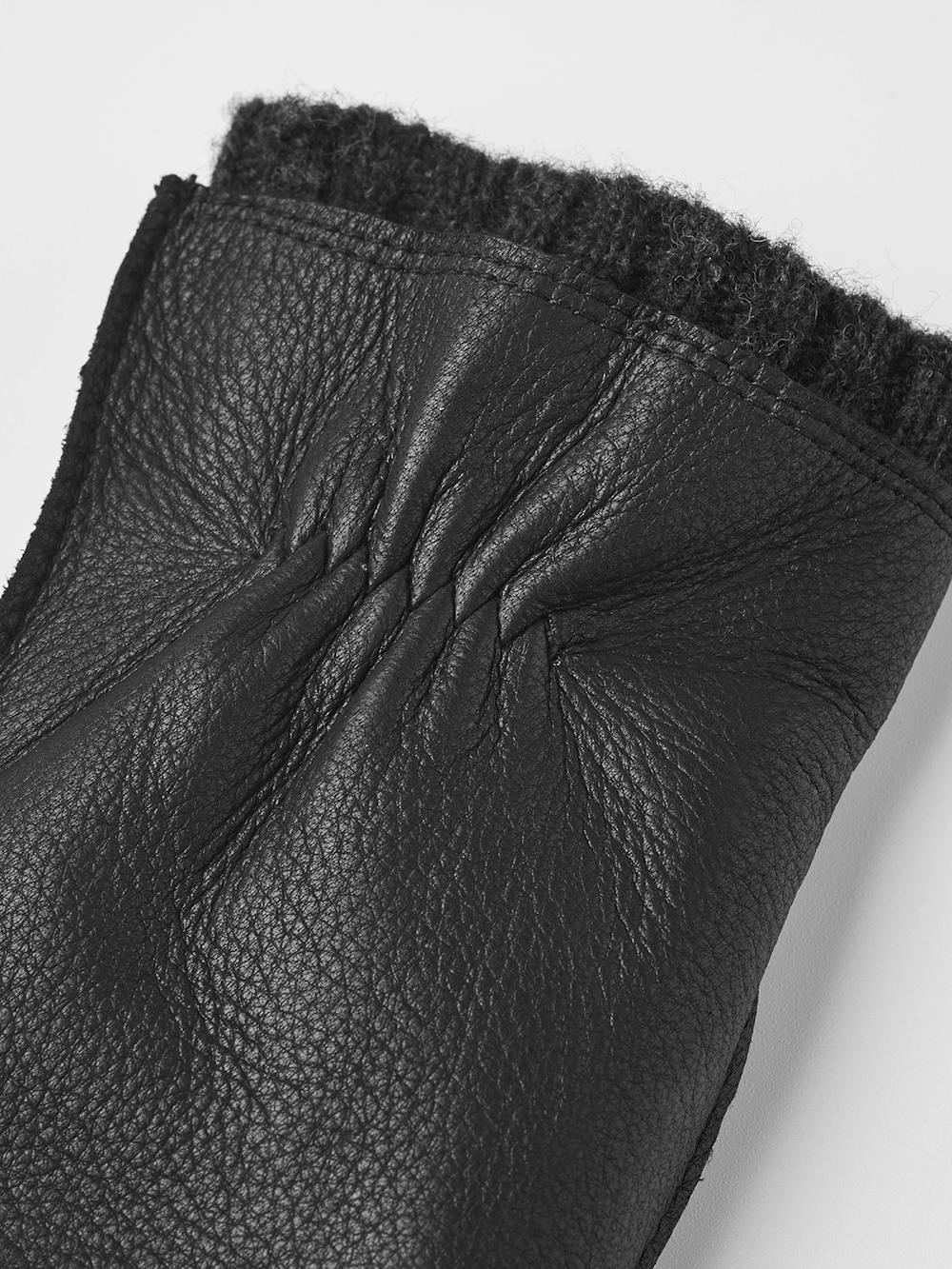 Black machine-sewn deerskin glove with extended wool lining
(3 of 5)