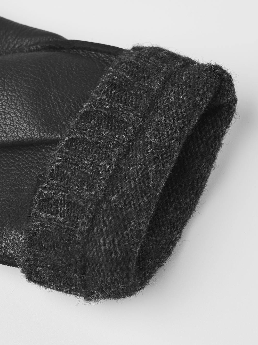 Black machine-sewn deerskin glove with extended wool lining
(2 of 5)